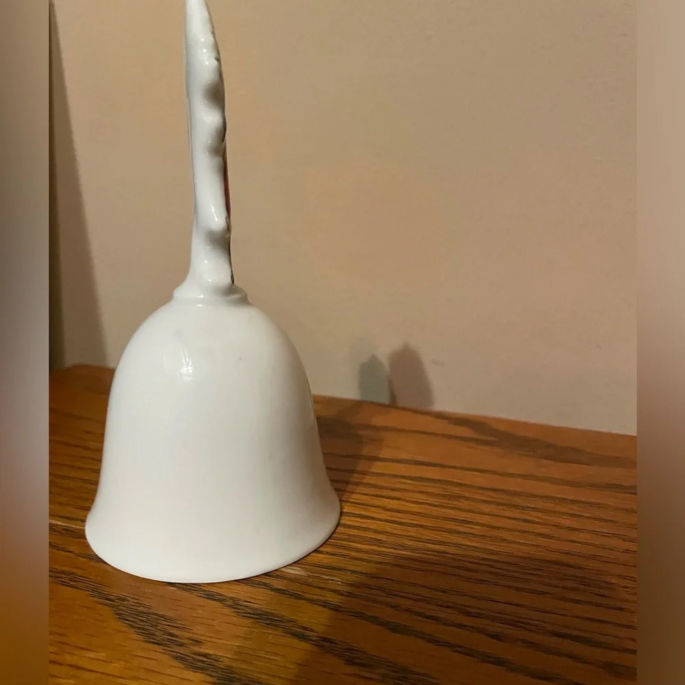 PORCELAIN Vintage Santa Dinner Bell w Clapper ⭐️Rare Find⭐️ Approximately 6” EUC